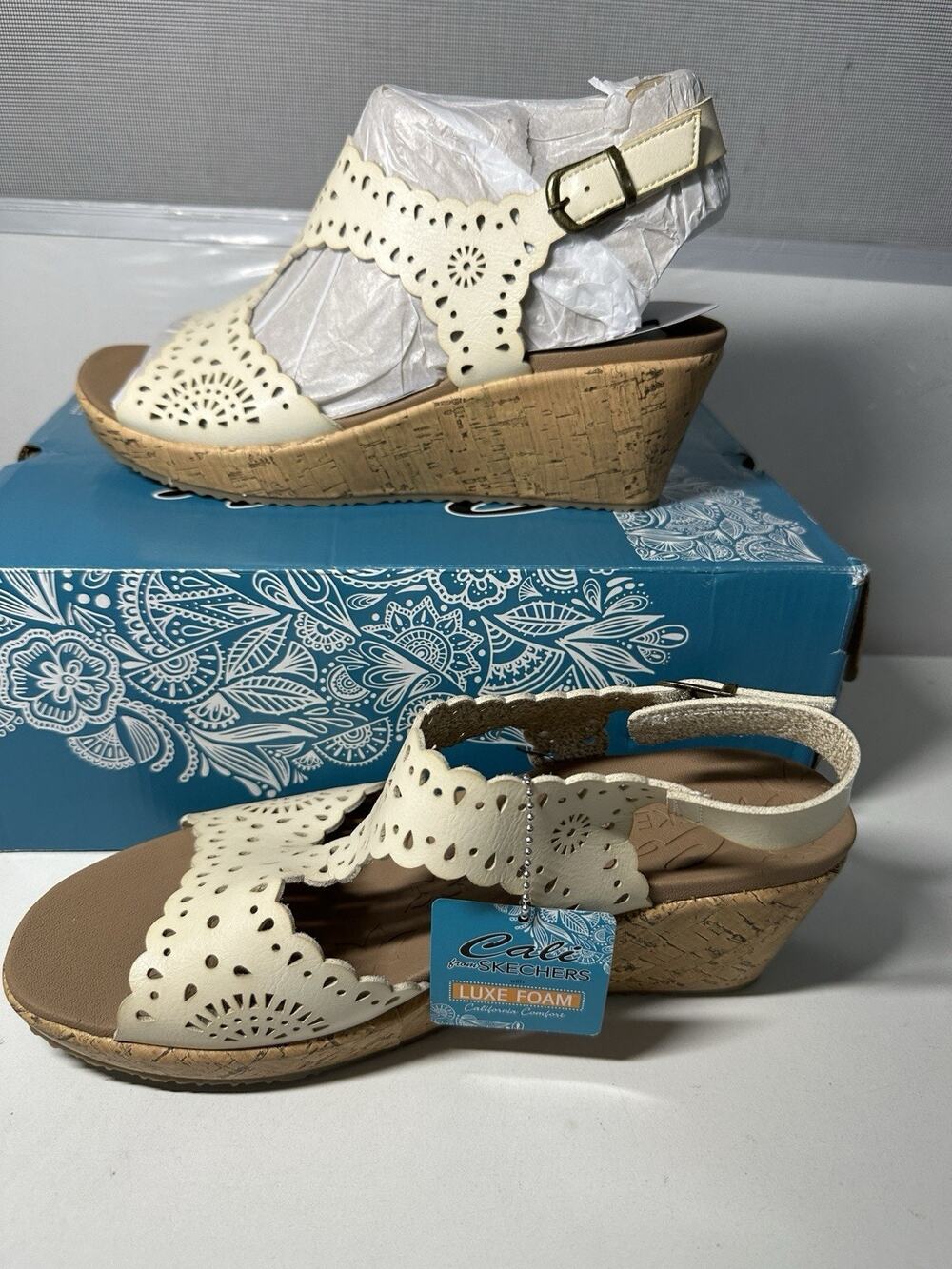 Skechers Women's BEVERLEE - EASY TO ADORE wedge sandal Off White Sz 10 M